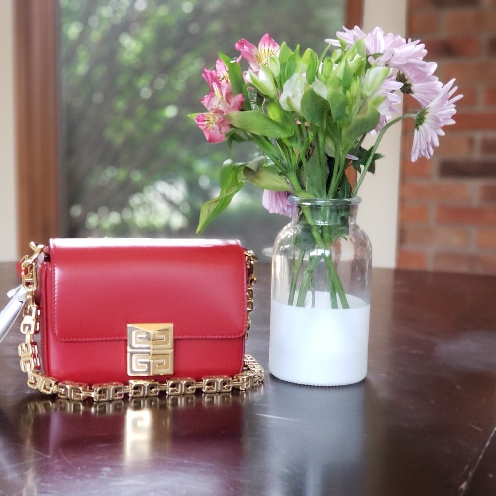 Meet your Posher, Goldie